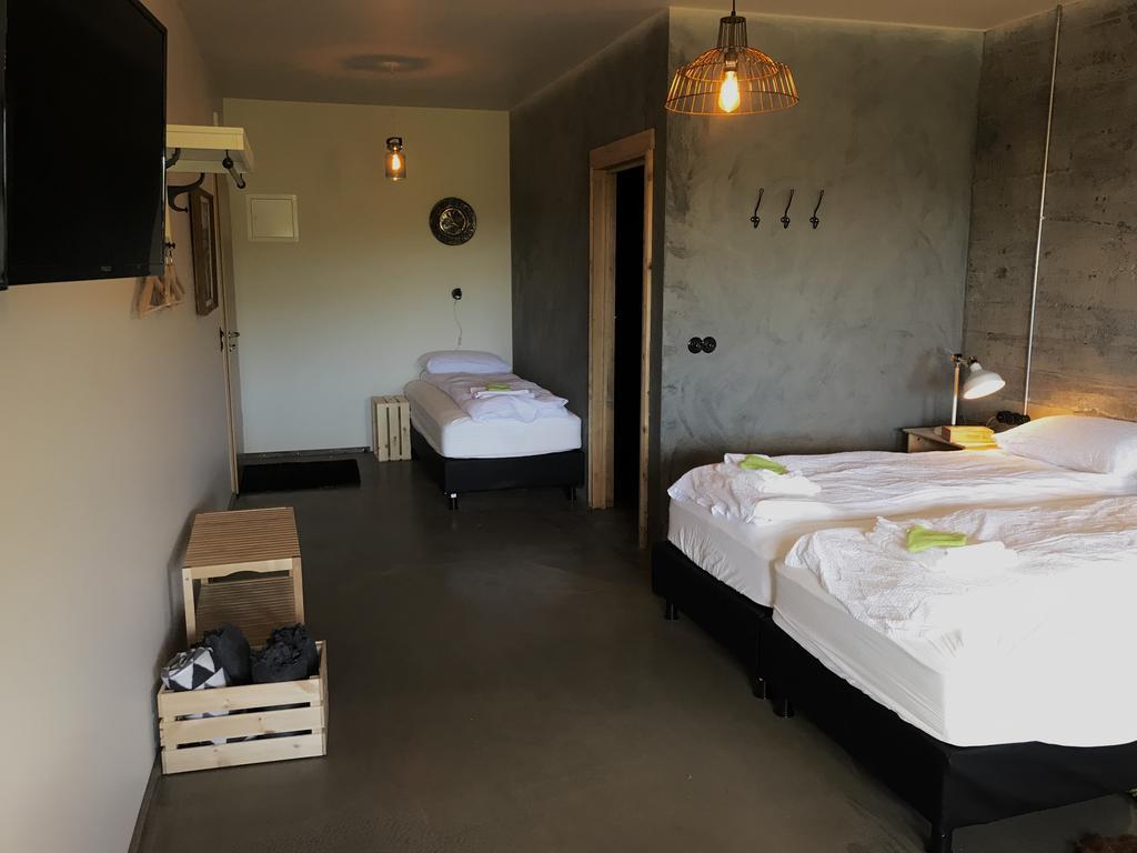 The Garage Apartment Varmahlid  ภายนอก รูปภาพ