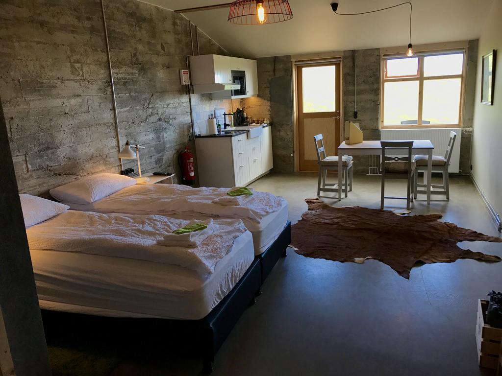 The Garage Apartment Varmahlid  ภายนอก รูปภาพ