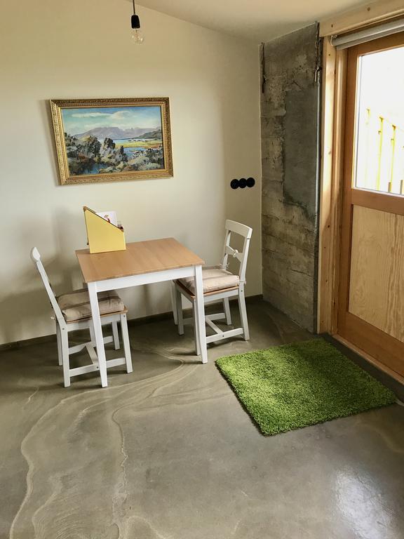 The Garage Apartment Varmahlid  ภายนอก รูปภาพ