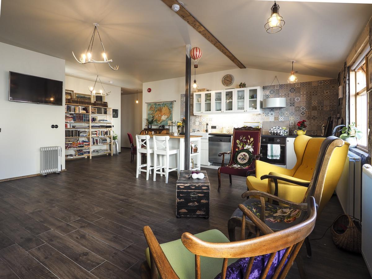 The Garage Apartment Varmahlid  ภายนอก รูปภาพ